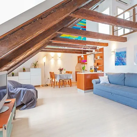 Bona Palace Apartment *
